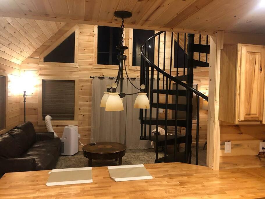 Cozy 1 Bedroom Cabin In The Heart Of Jonesborough Exterior photo