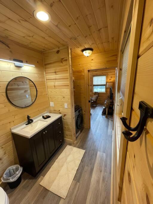Cozy 1 Bedroom Cabin In The Heart Of Jonesborough Exterior photo